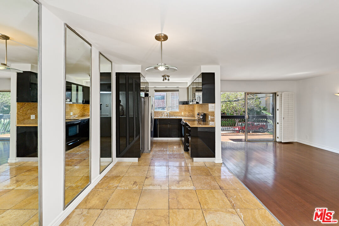 1734 N Fuller Ave Unit: 201