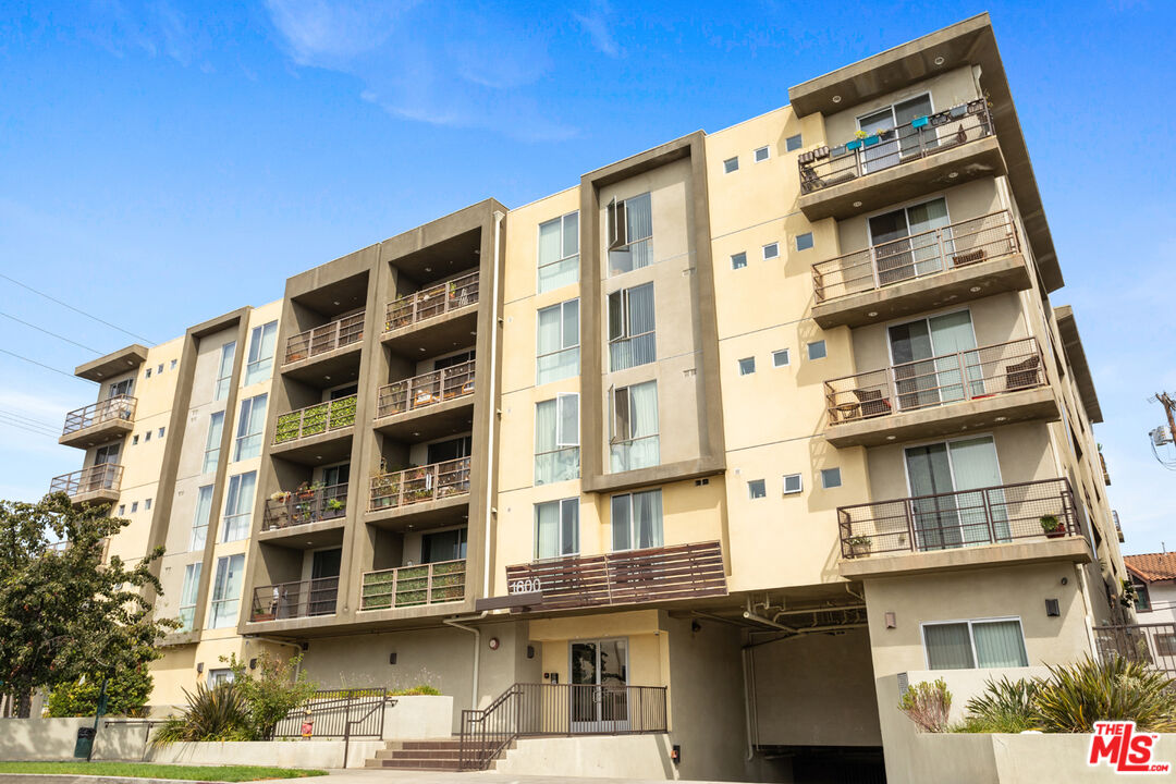 1600 S WESTGATE AVE Unit: 404