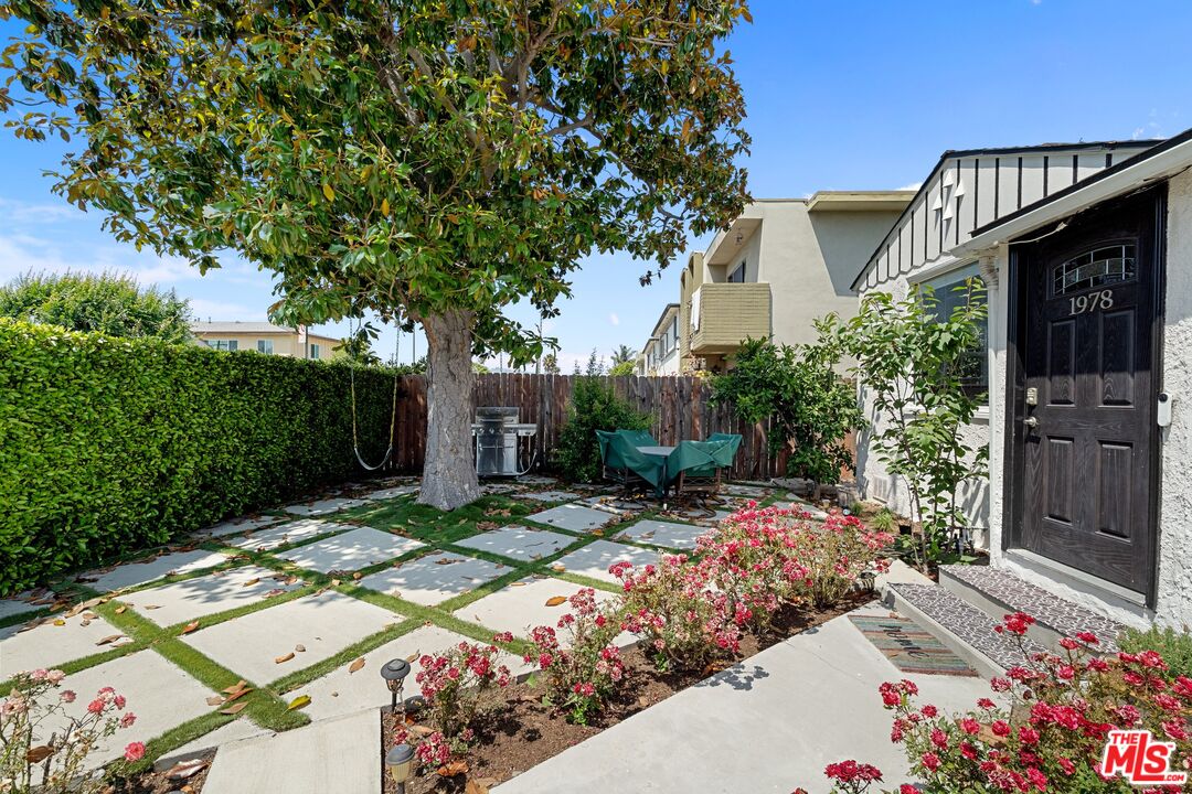1978 S Holt Ave