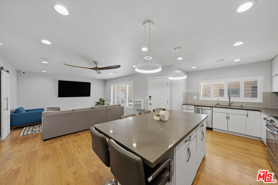 5232 Corteen Pl Unit: 20