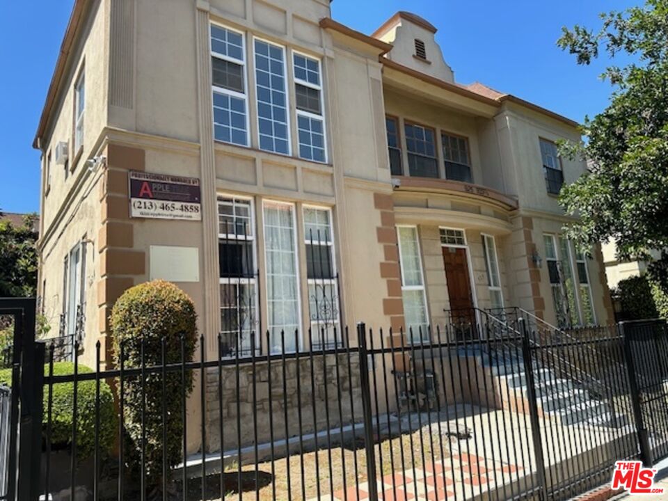 925 S Hobart Blvd Unit: 1/2