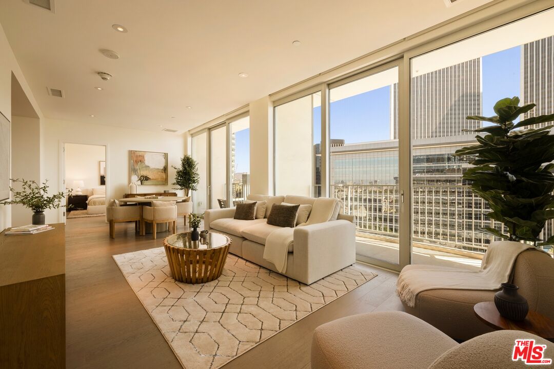 2025 Avenue Of The Stars Unit: 1607