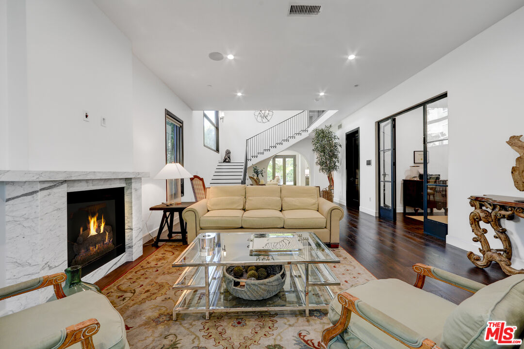 356 S Clark Dr