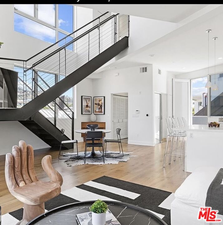 616 N Croft Ave Unit: 8