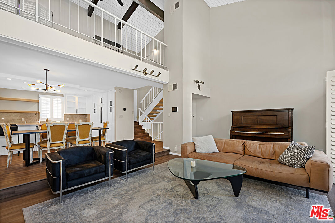 1925 S Beverly Glen Blvd Unit: 40