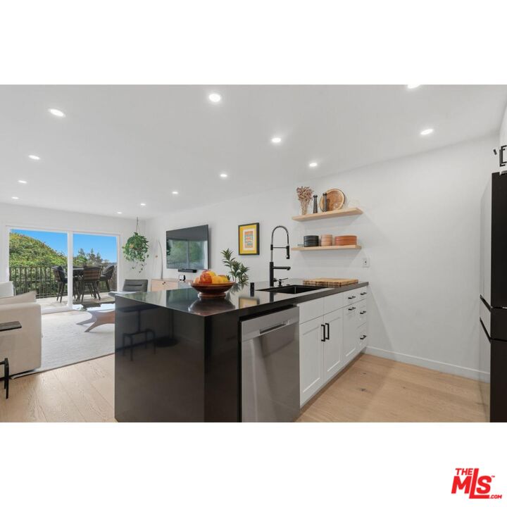 1230 Horn Ave Unit: 305