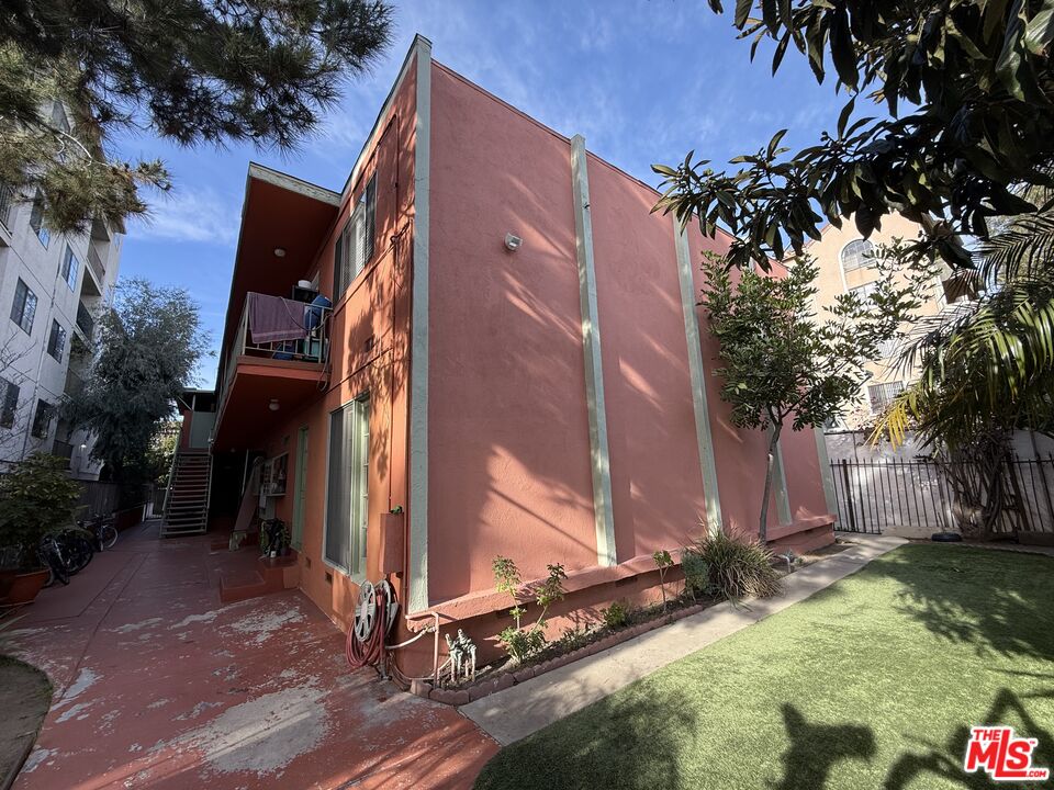 1611 Venice Blvd