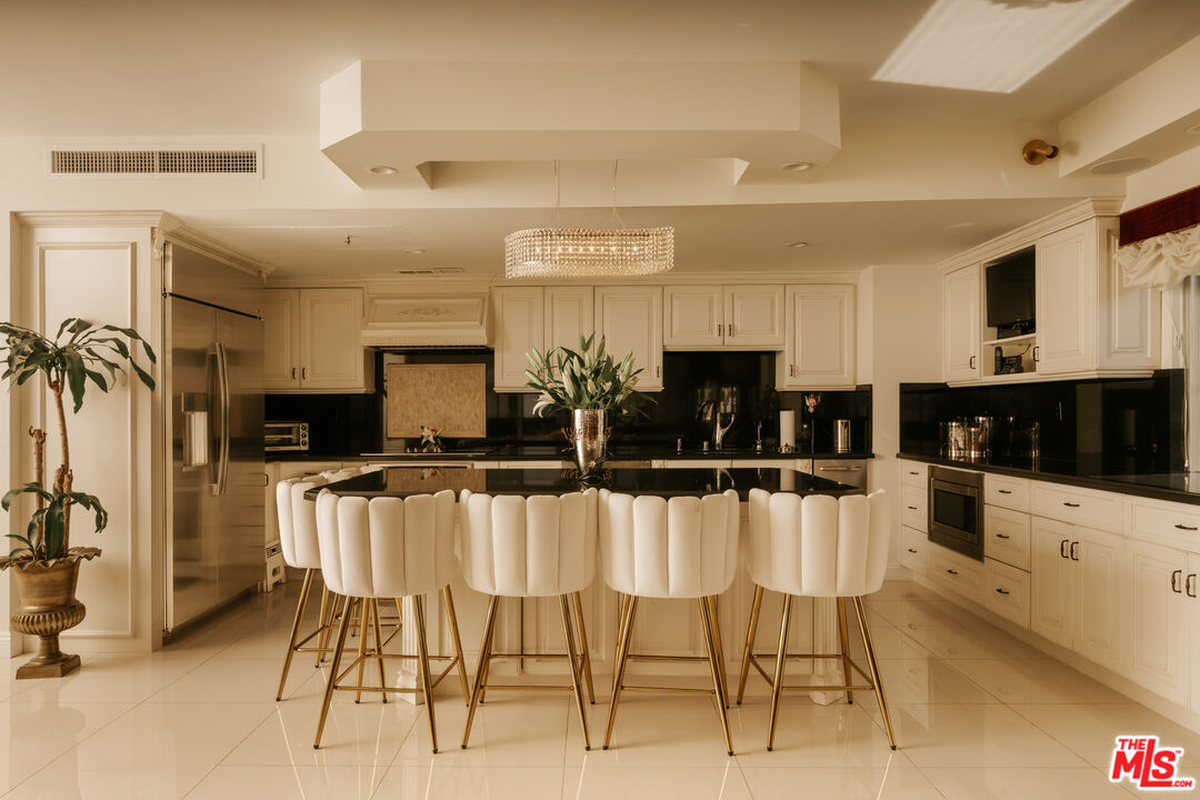 10450 Wilshire Blvd Unit: 4J