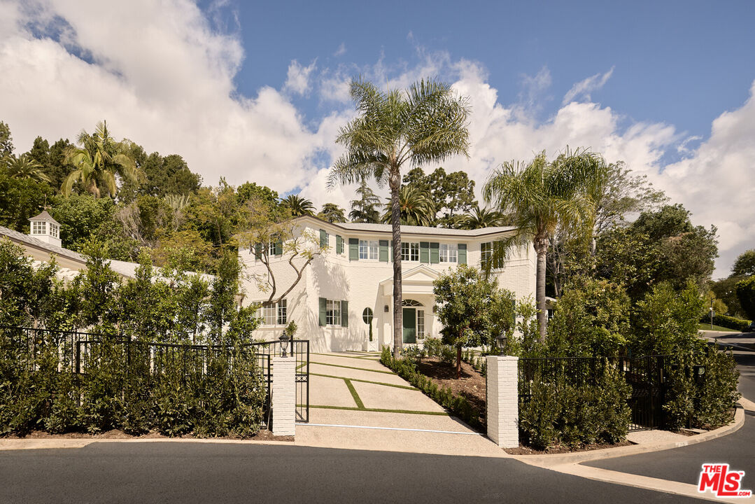 31 Oakmont Dr