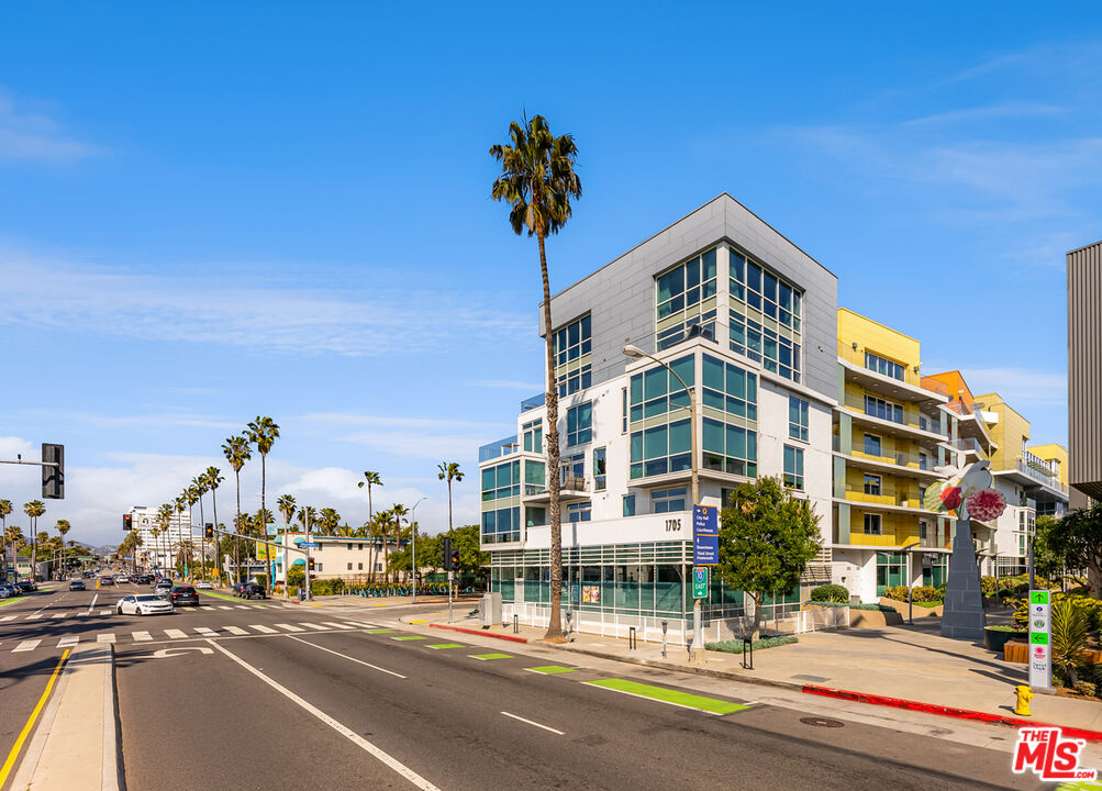 1705 Ocean Ave Unit: 208