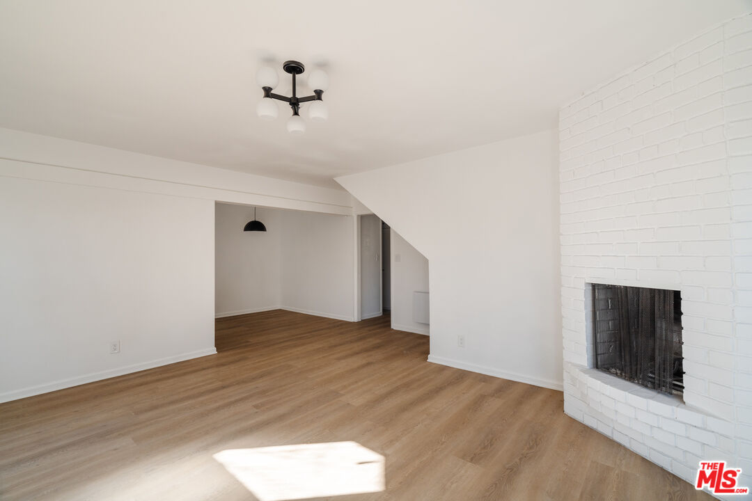1147 Horn Ave Unit: 5