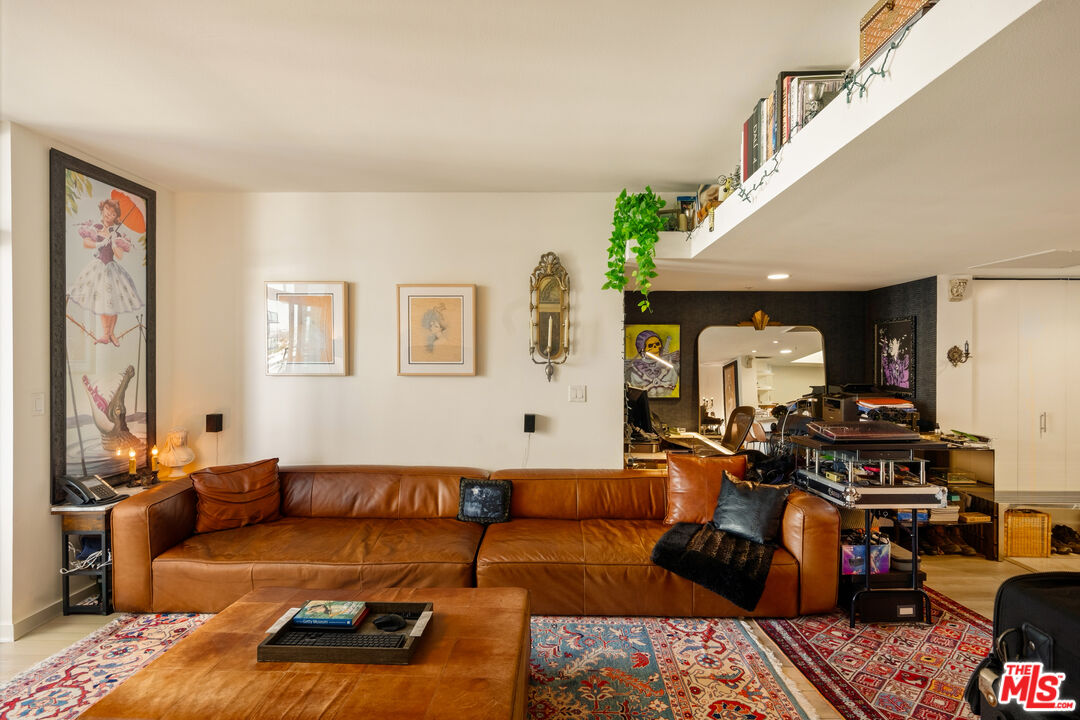 13700 Marina Pointe Dr Unit: 1126