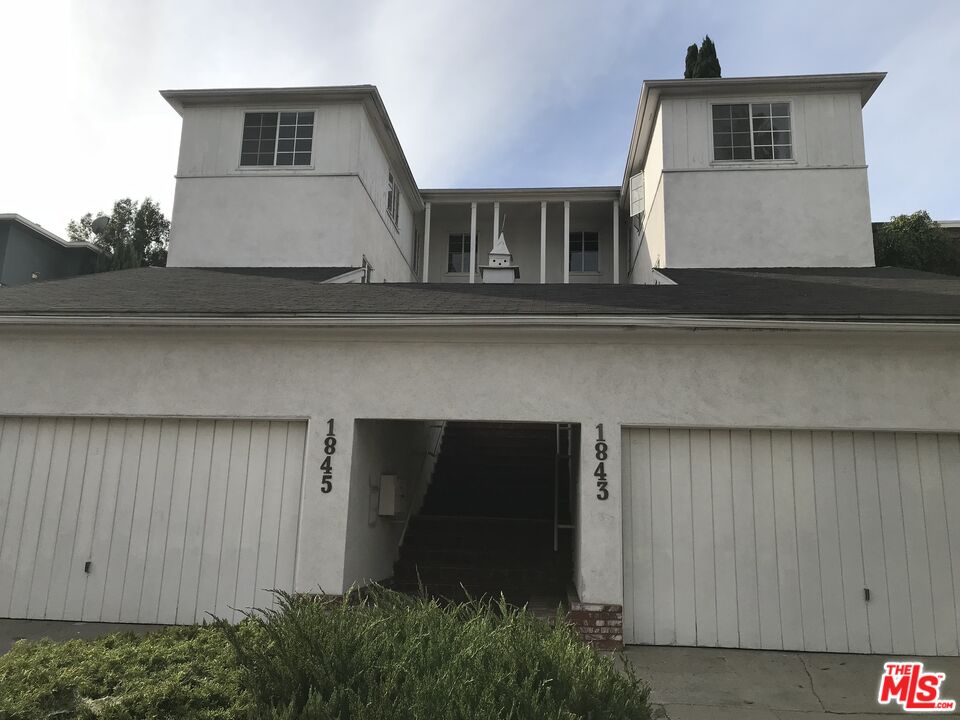 1843 S BEVERLY GLEN BLVD Unit: 1/2