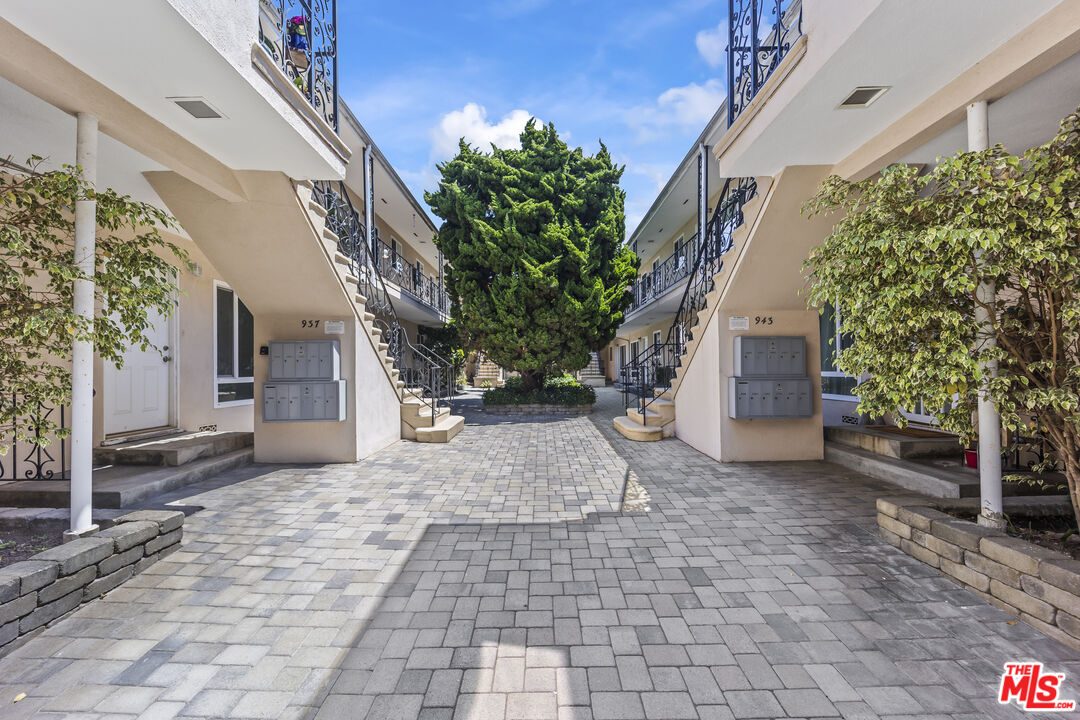 943 2nd St Unit: 4