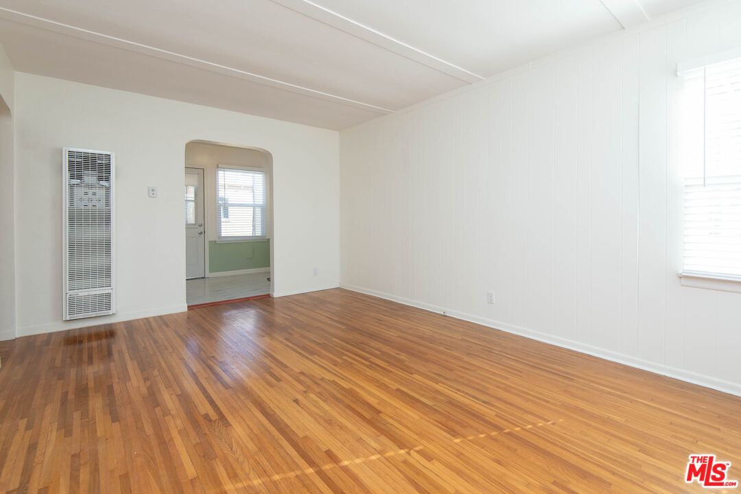 2594 Amherst Ave