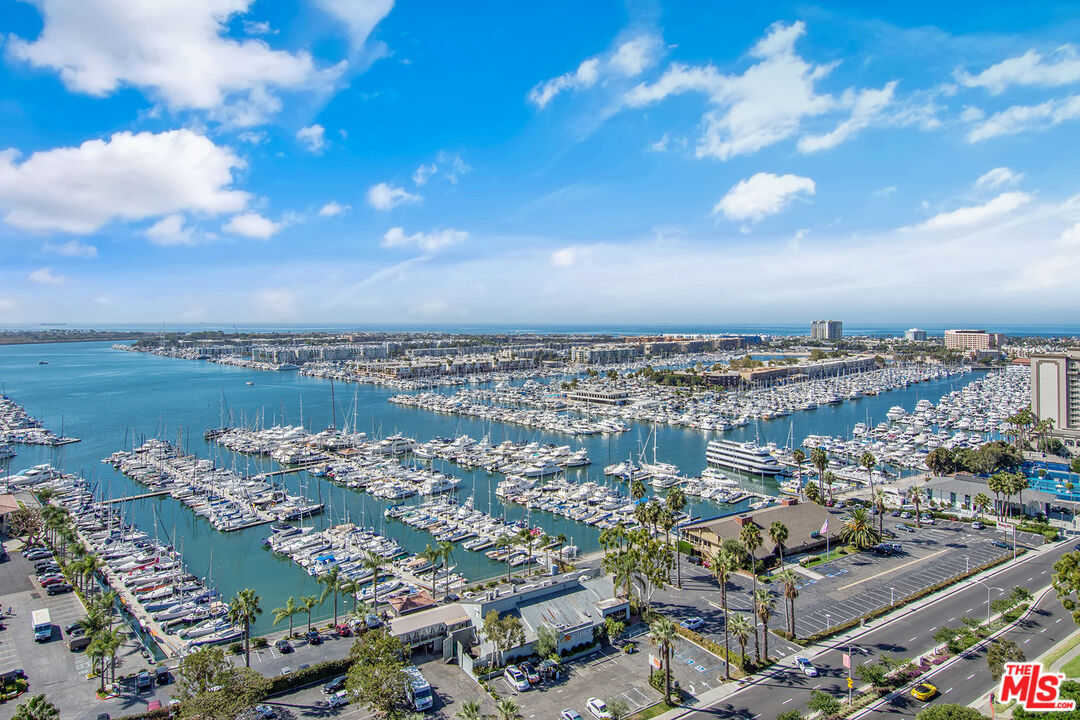13700 Marina Pointe Dr Unit: 703