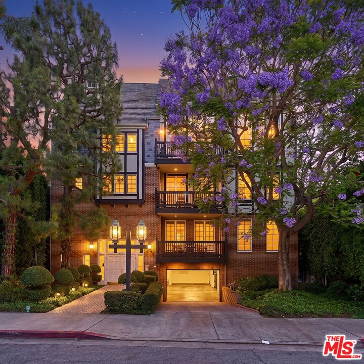420 S Barrington Ave Unit: 102