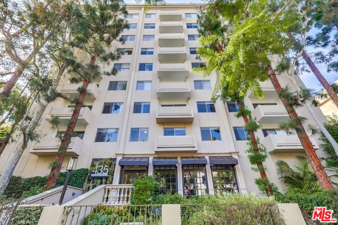 435 N Oakhurst Dr Unit: 1002