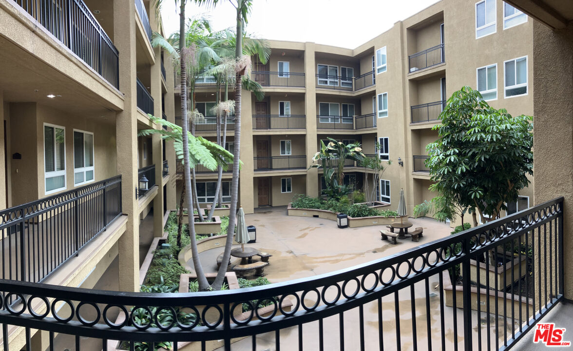 1401 S St Andrews Pl Unit: 209