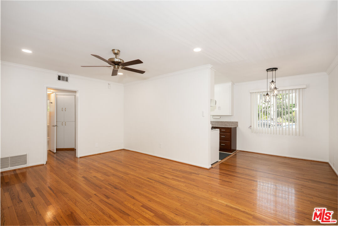 256 S Doheny Dr Unit: 1