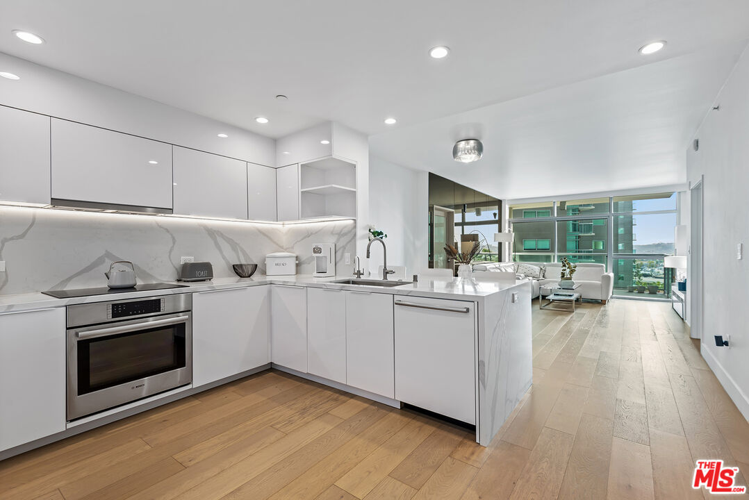 13700 Marina Pointe Dr Unit: 925