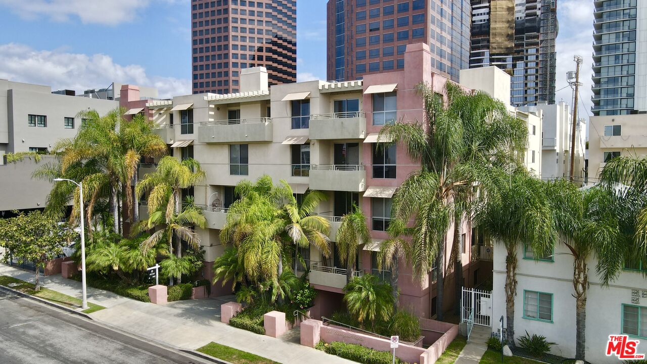 1222 S WESTGATE AVE Unit: PH1
