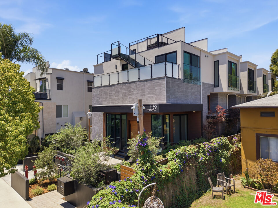 1159 N Formosa Ave Unit: 3
