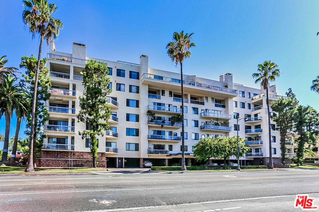4460 Wilshire Blvd Unit: 701