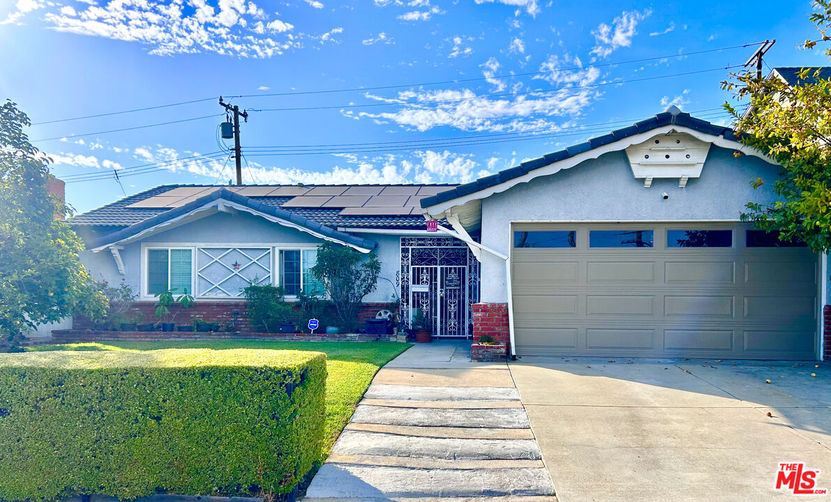 809 Agajanian Way