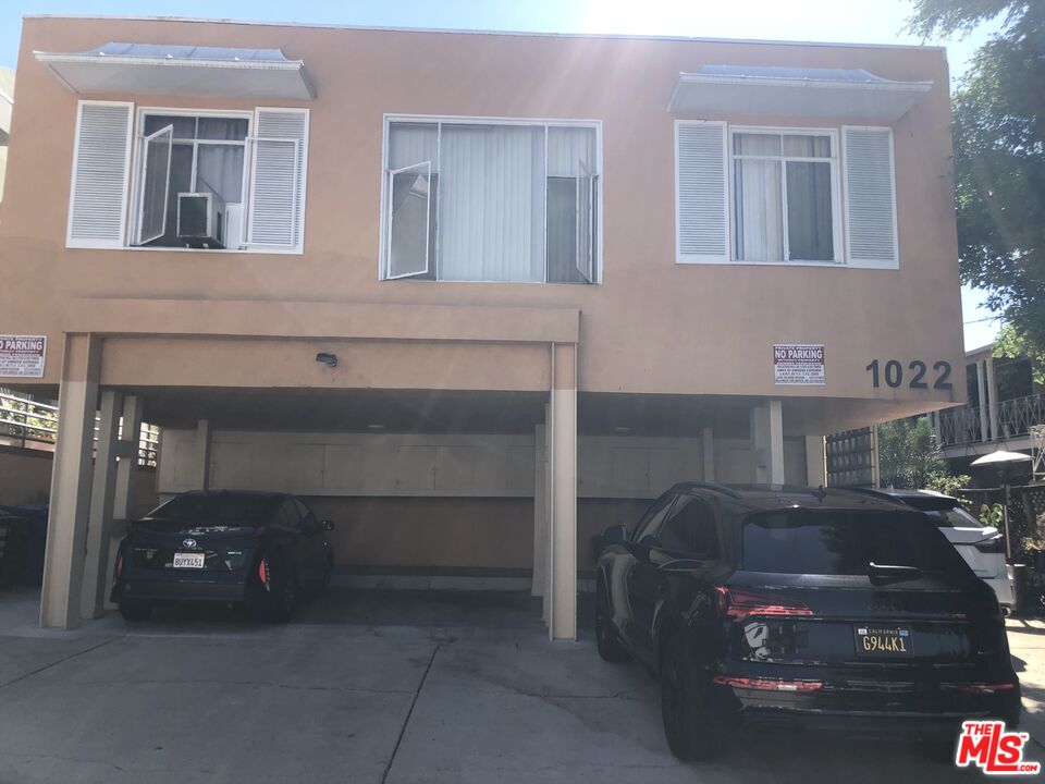 1022 N Croft Ave Unit: 5