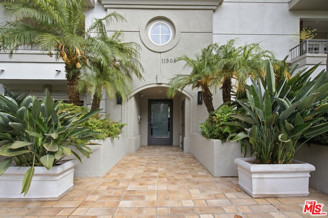 11908 Darlington Ave Unit: 203