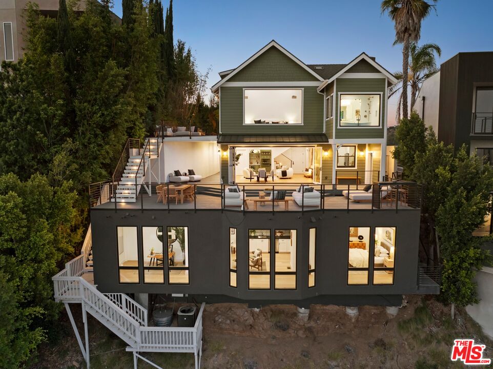 8446 Grand View Dr