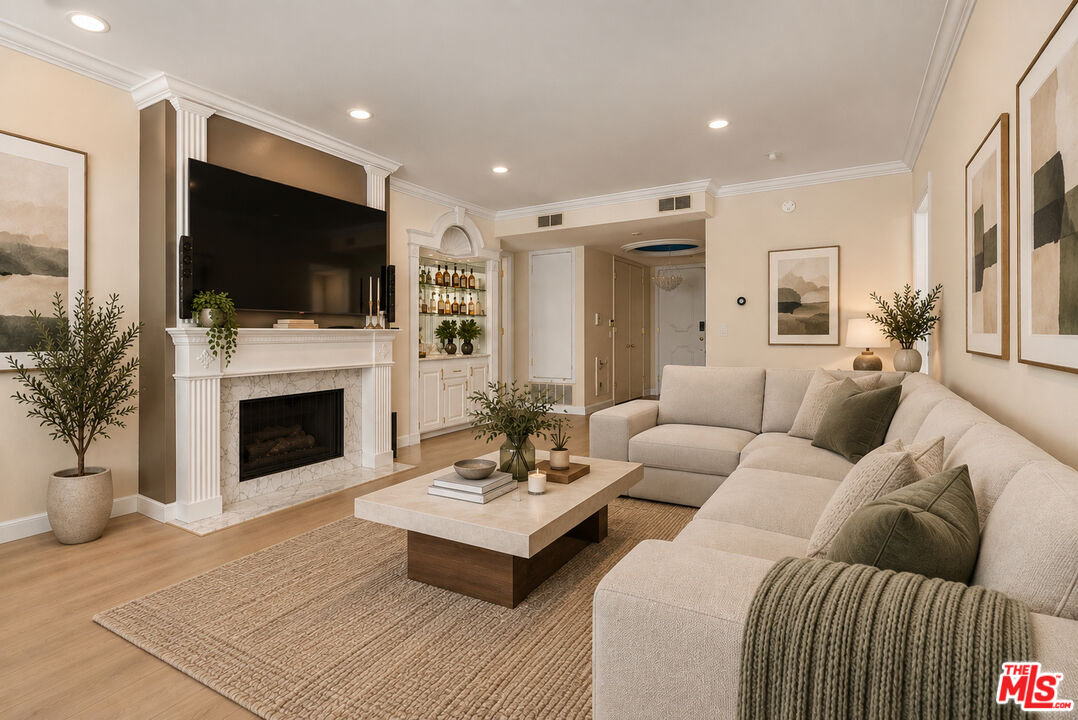 14923 Moorpark St Unit: 101