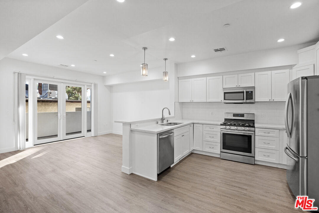 4114 Vantage Ave Unit: 301