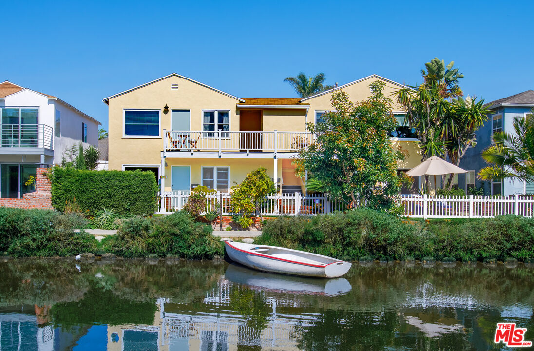 2824 Grand Canal