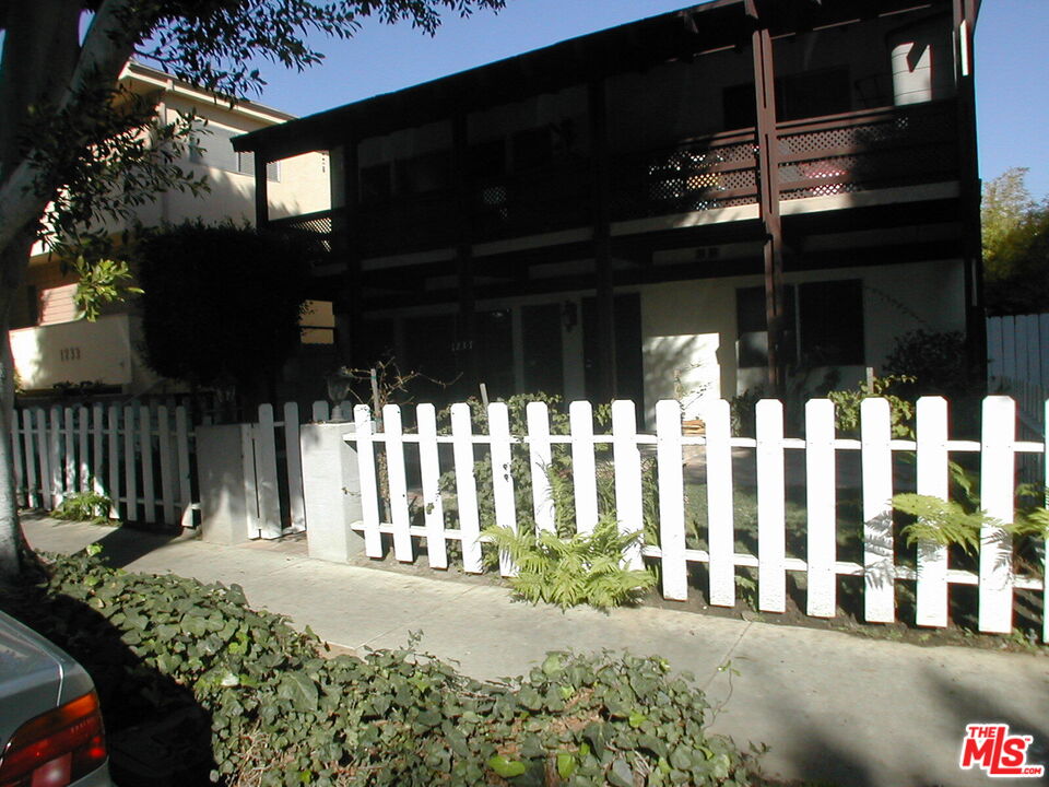 1237 FRANKLIN ST Unit: 4