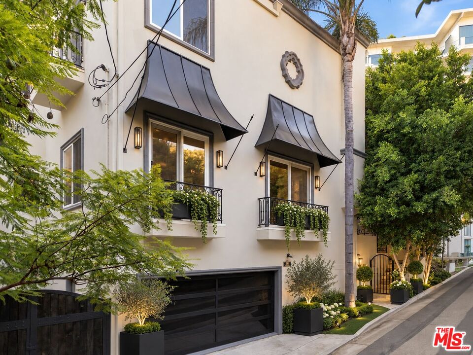 1969 Curson Pl