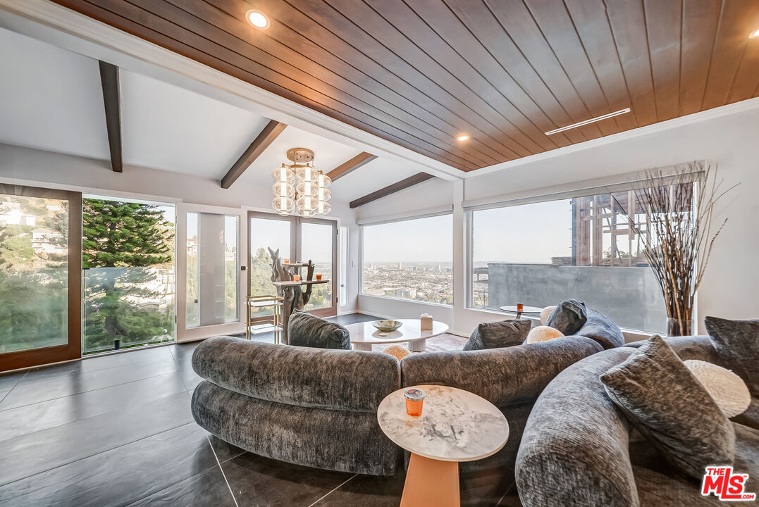 8874 Evanview Dr