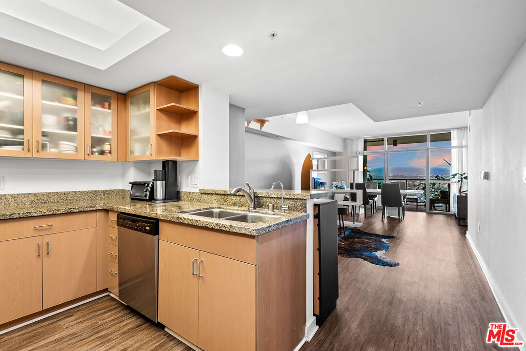 13700 Marina Pointe Dr Unit: 1520