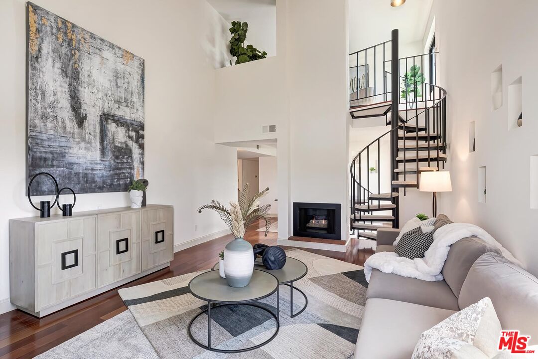909 N Sierra Bonita Ave Unit: 314