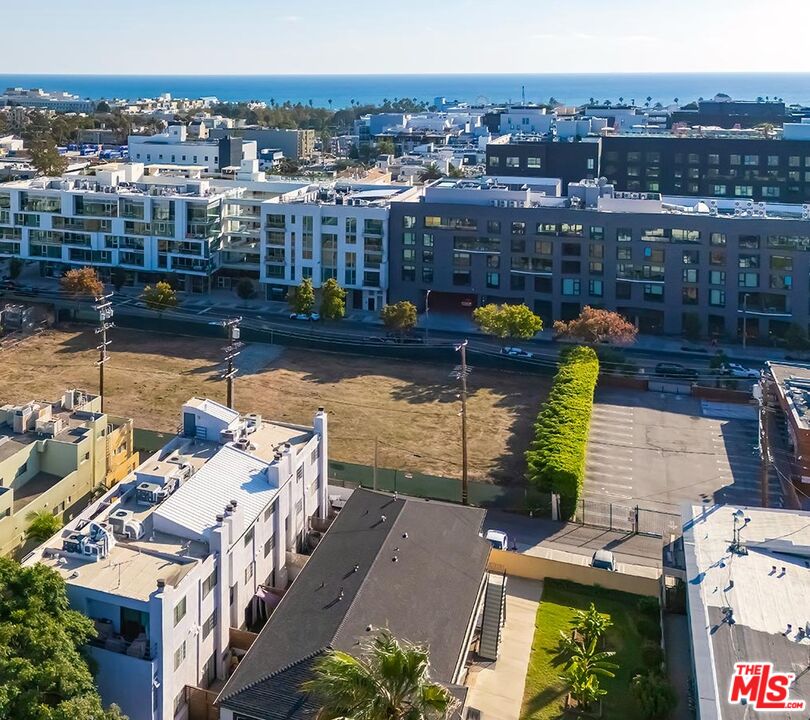1532 9th St Unit: 8