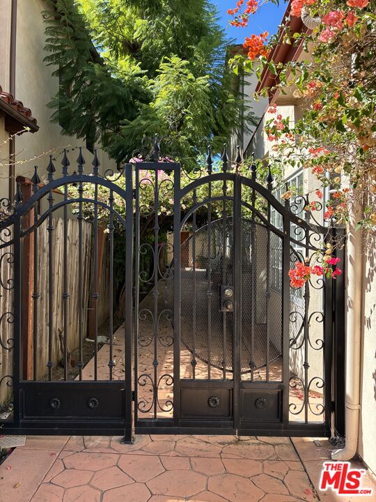 341 S Palm Dr Unit: Guesthouse