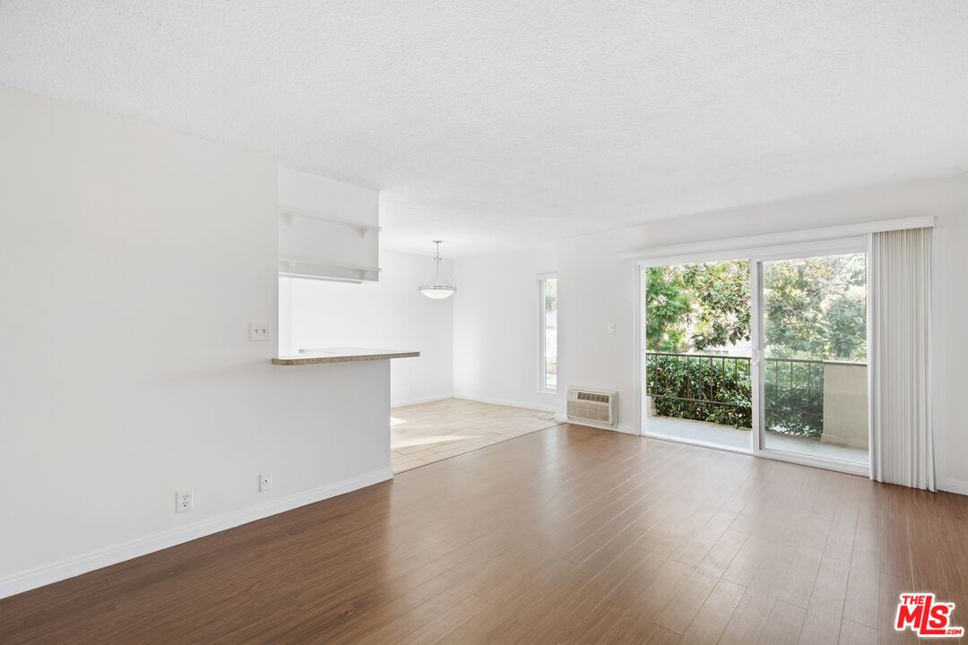 739 N Croft Ave Unit: 207