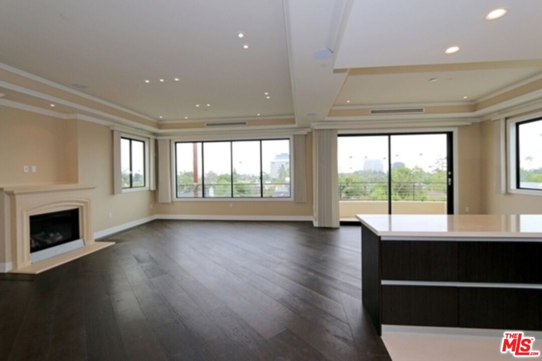 12234 Montana Ave Unit: 402