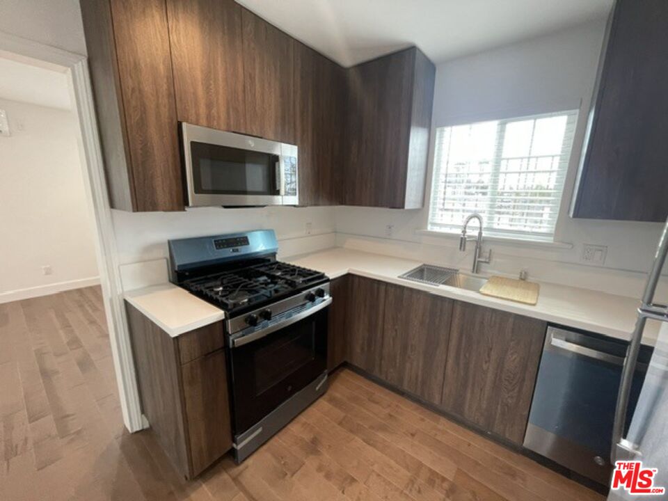 2000 Lincoln Blvd Unit: 2004