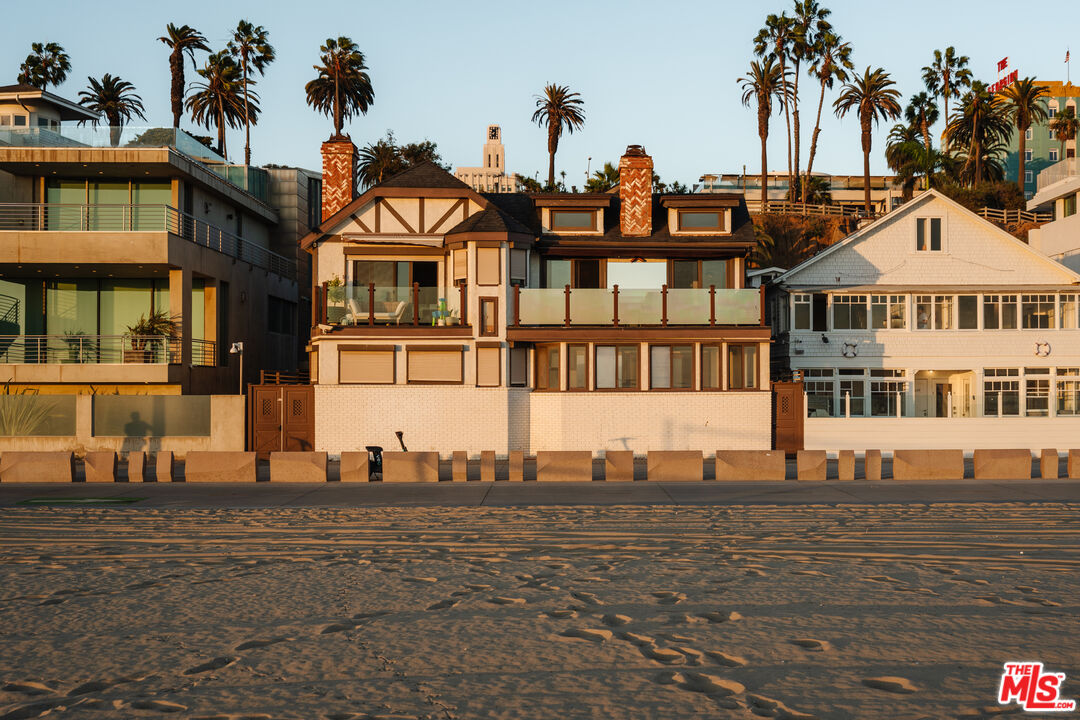 1366 Palisades Beach Rd