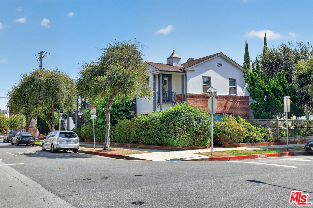 184 N Clark Dr