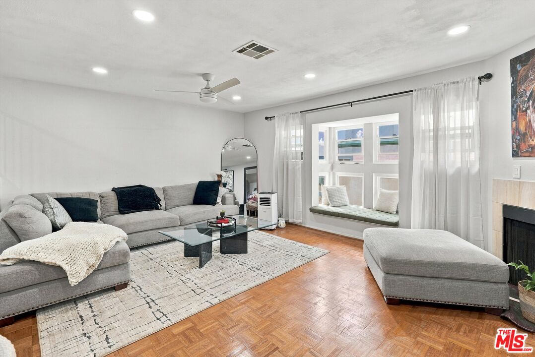 532 W Venice Way Unit: 4