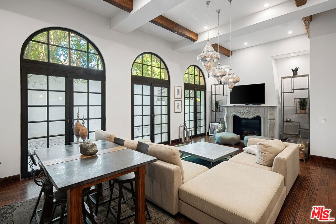 11937 W Sunset Blvd Unit: 8