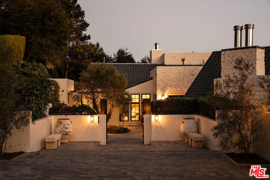 851 Strada Vecchia Rd